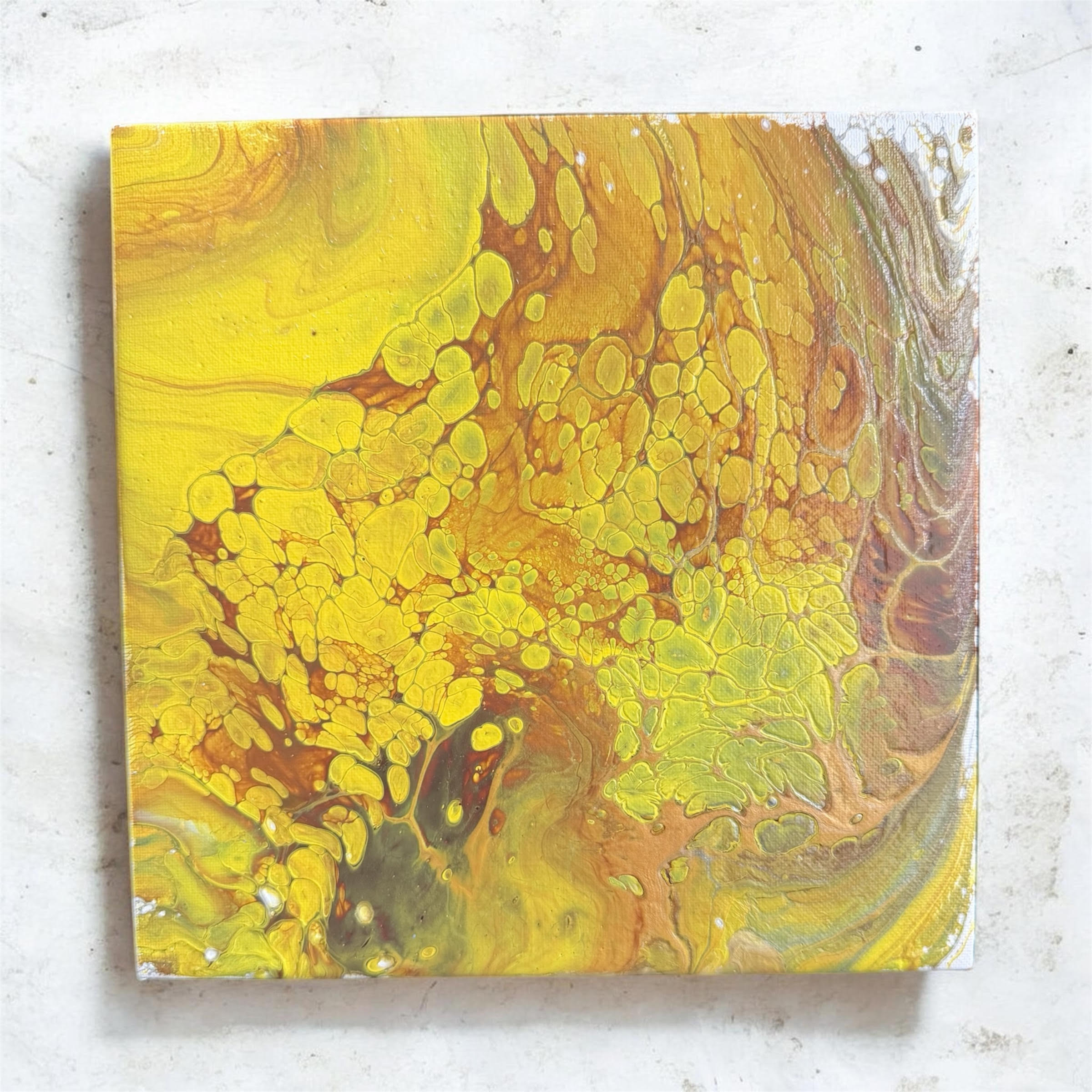 Vee fluid art studio piece